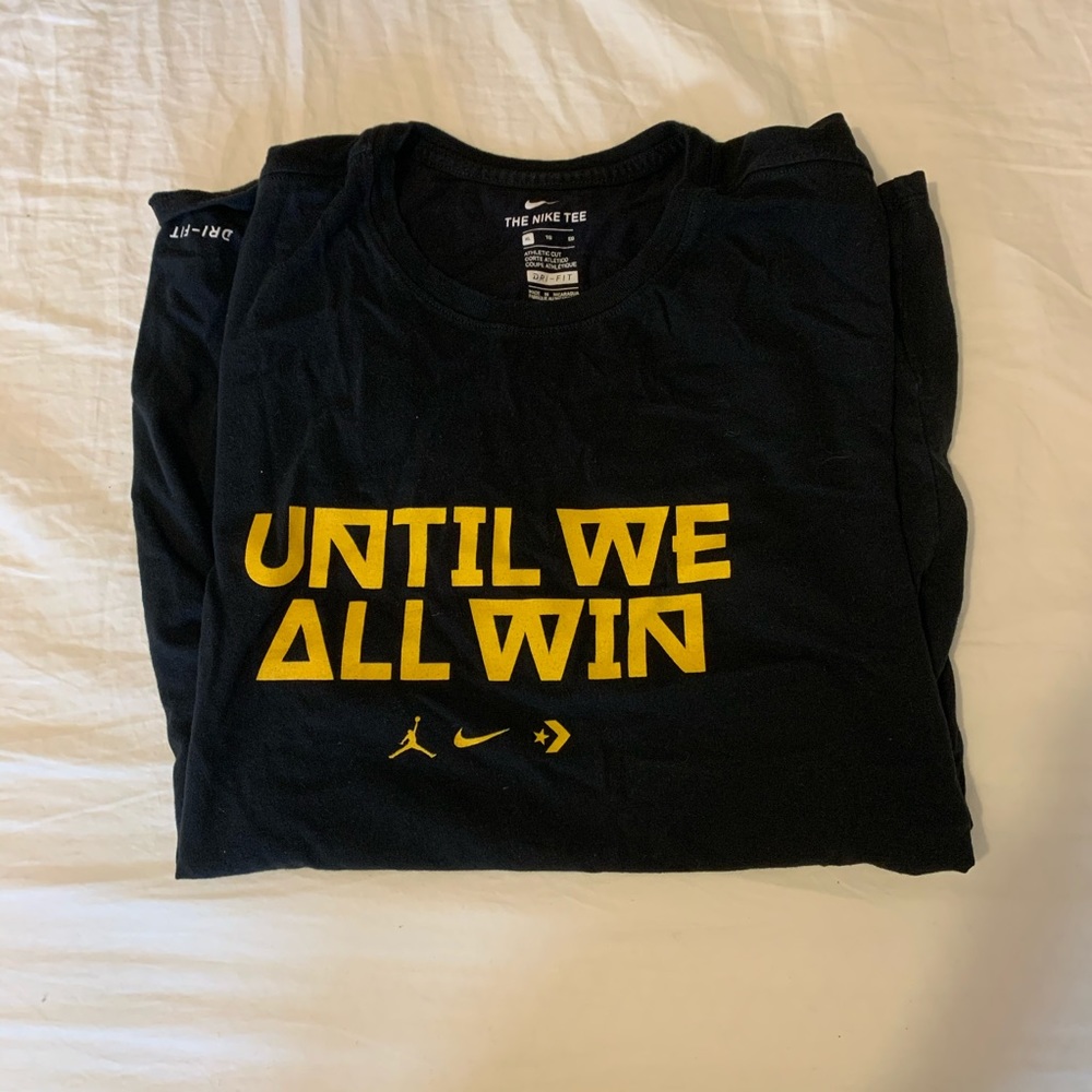 🌙Nike- Warriors RARE shirt!